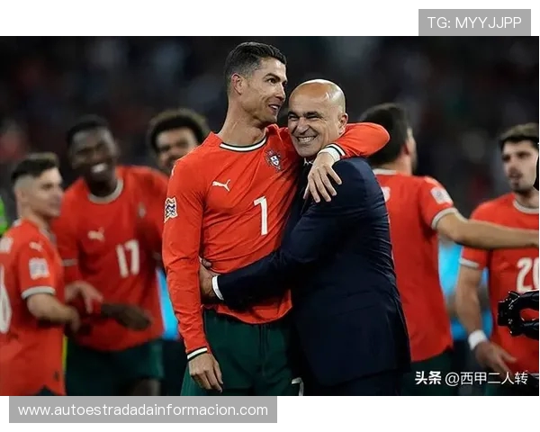 马丁内斯:葡萄牙队与巴黎圣日耳曼关系密切 我们信任帕利尼亚担任中场核心 马丁内斯:葡萄牙队与巴黎圣日耳曼关系密切 我们信任帕利尼亚担任中场核心